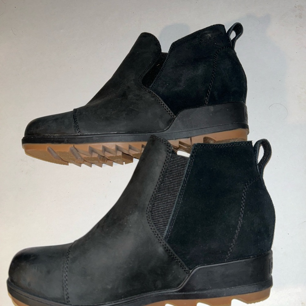 Black suede Sorrel ankle boots 8.5  only worn once.